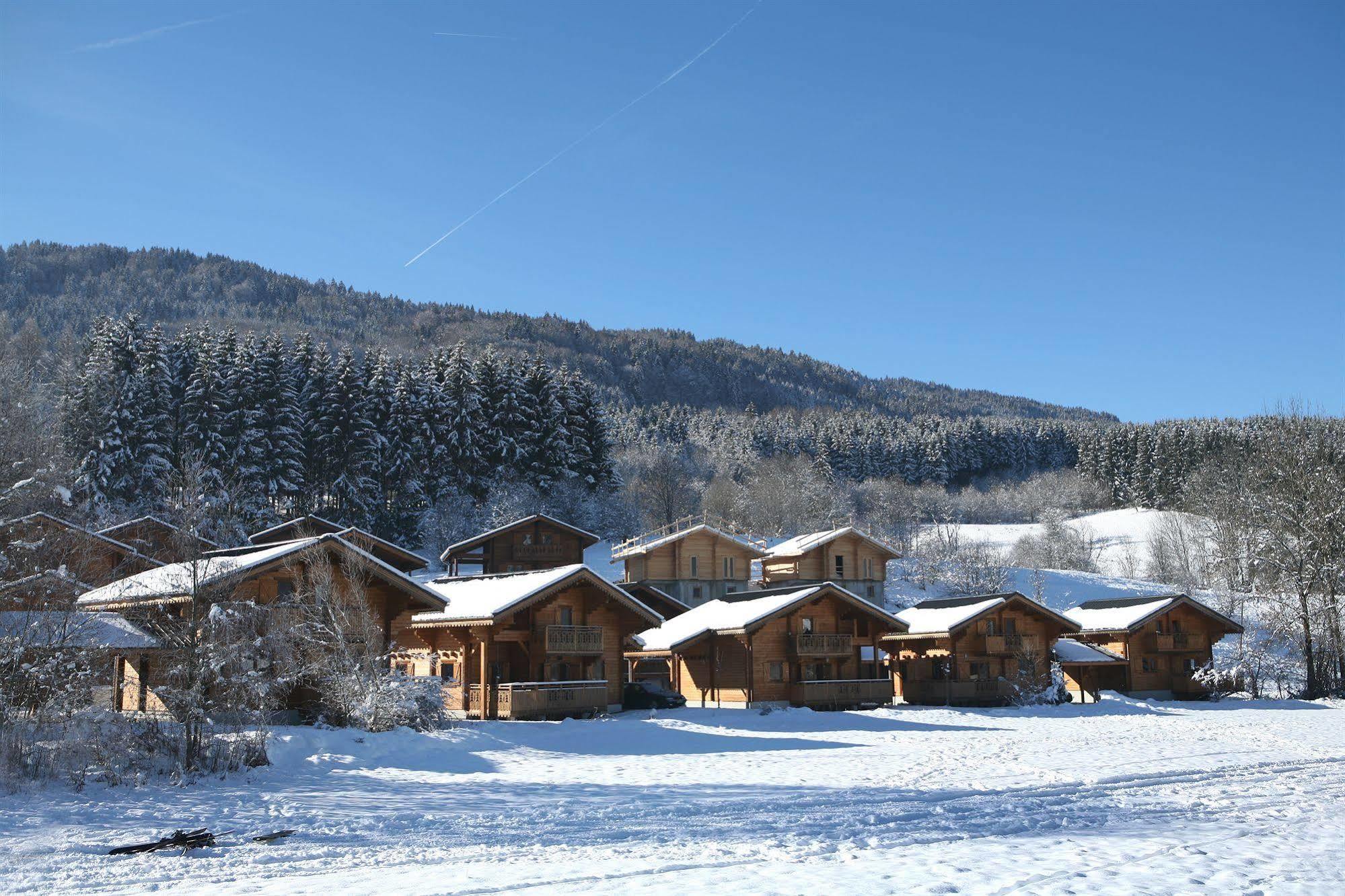 Residence Nemea Les Chalets Du Bois De Champelle Morillon Exterior foto